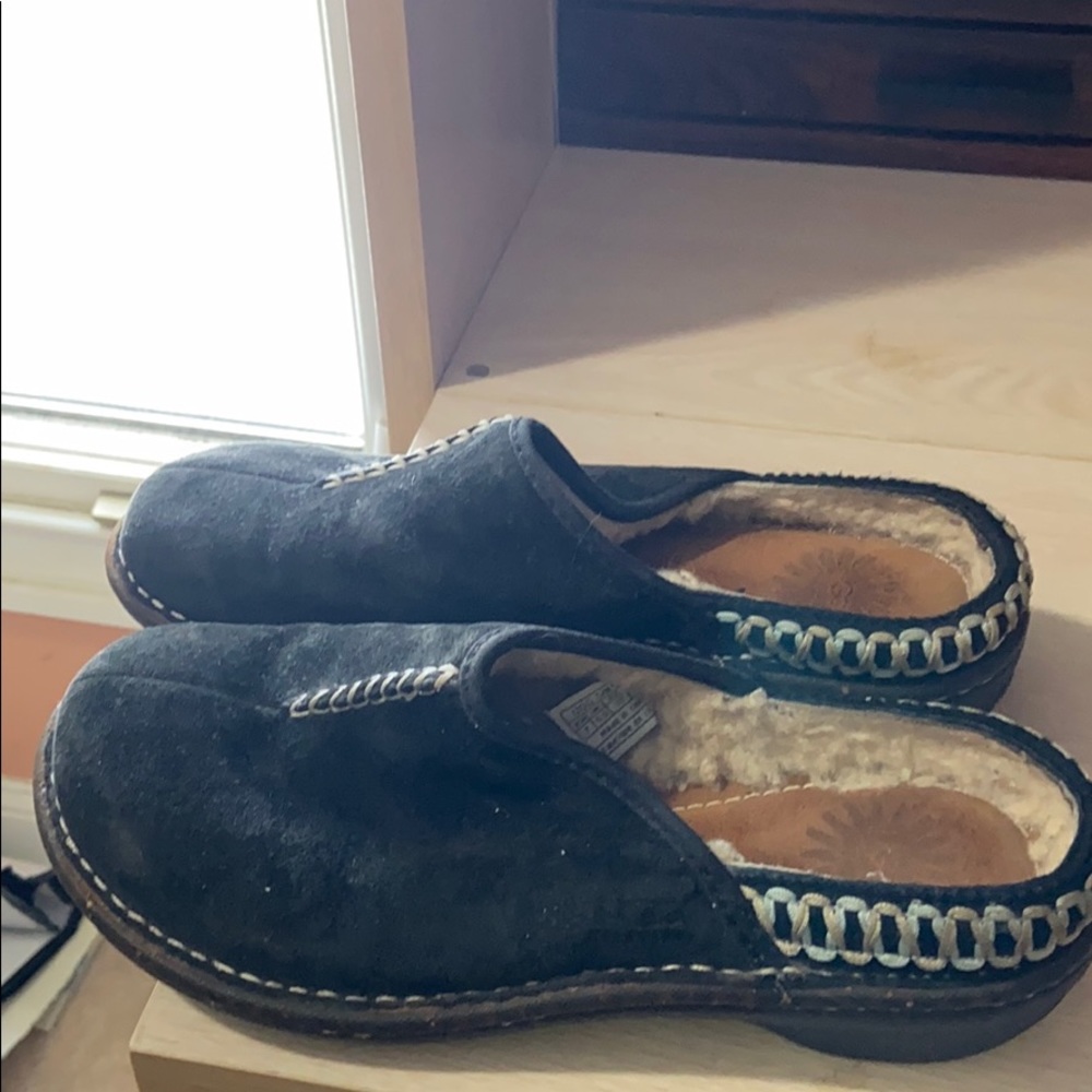 Uggs Clogs - image 4